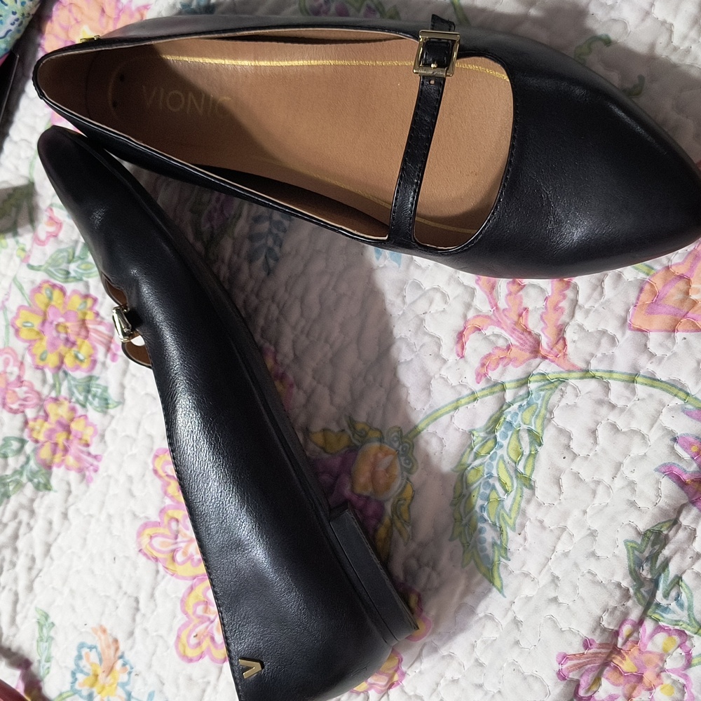 New Without Tags - Vionic Pointed Toe Leather Mar… - image 1